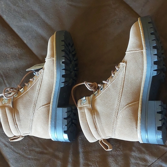 High top hiking boots with memory foam - NWT - Picture 6 of 9